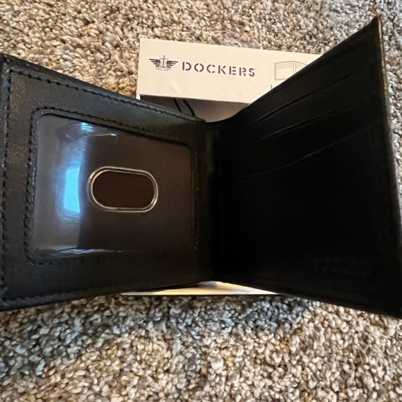 Dockers Black Leather Bifold Wallet - Picture 3 of 6
